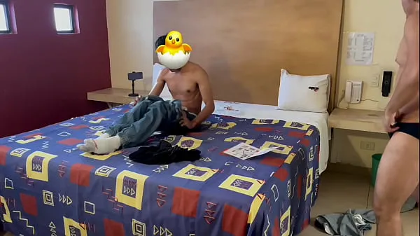 2 hot Mexicans suck a young boy's smelly ass ड्राइव वीडियो दिखाएँ