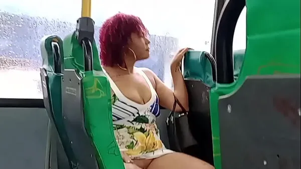 Tampilkan I showed off on the bus and the cuckold touched my underwear video berkendara