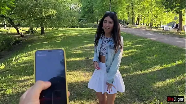 Tunjukkan Girlfriend gets orgasms in a public park and I control it with a toy from Flirtwithsb Video drive