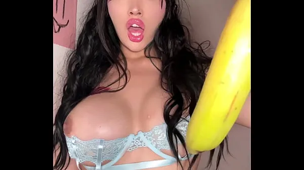 Tunjukkan Tranny gets dicked down by a real life banana Video drive