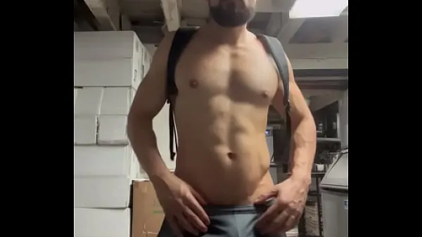 Zobraziť videá zo služby Pete 49408 NYC dancer bulge