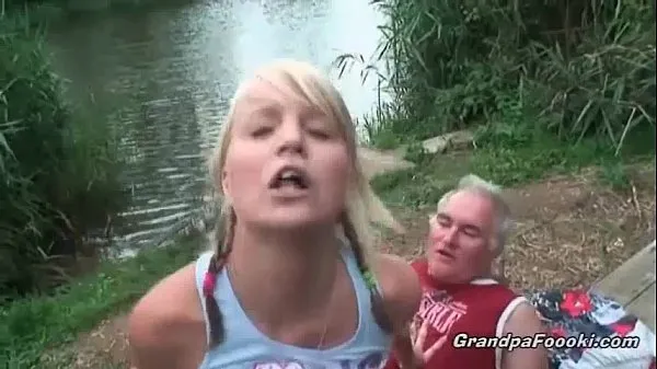 Zobrazit videa z disku Gorgeous blonde rides dick on the river shore